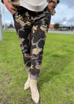 Marta Camouflage Buks
