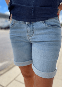 Red Button Denim Shorts Style Relax
