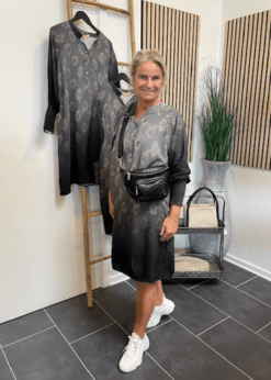 Marta Eva Kjole Grey Faded Kjole Og Depeche Bumbag