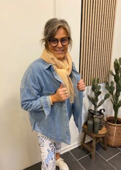 Flot Lys Denim Skjorte Fra Marta