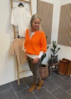 Marta Hvid Bluse Og Neon Orange Strik Cardigan