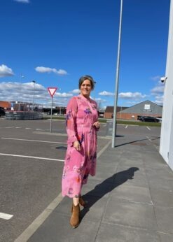 Bukela Støvle Og Numph Kyndall Kjole