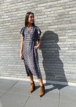Kjole I Grå Sort Leoprint Fra Co Couture