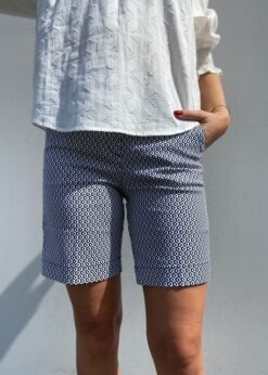 Red Button Shorts I Blå Dot Print