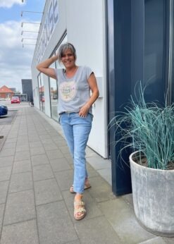 Costa Mani Grå Vintage T Shirt Og Jeans Fra Red Button