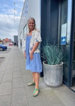 Lyseblå Strop Kjole Fra Marta Og Skjorte Fra Part Two