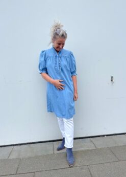 Marta Denim Kjole Og Pieszak Hvide Jeans