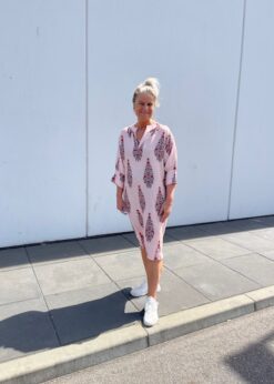 Marta Kjole Style Benita I Lyserødt Print