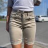 Relax Shorts Fra Red Button I sandfarvet