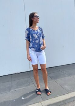 Relax Shorts I Hvid Og Part Two Bluse