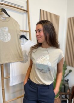 Sandfarvet Shell T Shirt Fra CC Heart