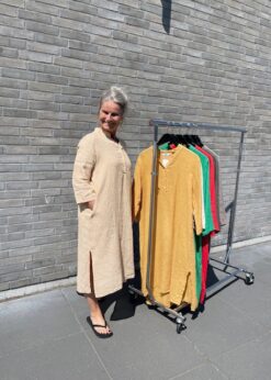 Stribet Hør Kjole Fra Tiffany