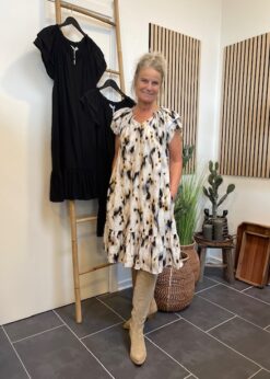 Sunrise Elisa Bone Dress Fra Co Couture Og Støvler Fra Bukela