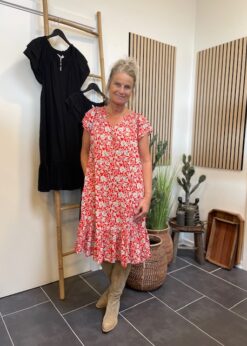 Sunrise Kjole I Rødt Print Fra Co Couture