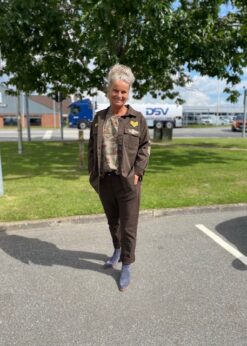 Marta Brun Jakke Og Brune Marta Bukser