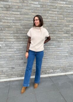 Cashmere Pullover Med Jeans Og Meshbluse Fra Co Couture