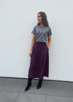 Grå Ball T Shirt Og Bordeaux Co Couture Nederdel