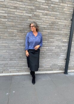 Inwear Blå Addison Bluse Og Sort Costa Mani Nederdel