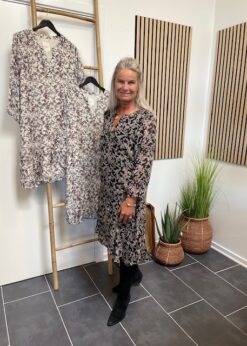 Part Two Elkas Kjole I Sort Camel Farvet Print