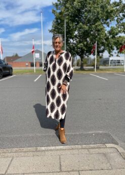 Sort Beige Camel Farvet Print På Skye Kjolen Fra Marta