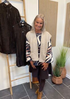 Vest Fra AJ11 Project Bluse Fra Love & Divine Og Part Two Nederdel