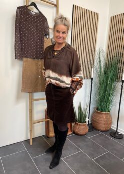 Belladonna Bluse I Brune Farver Og Brun Freequent Nederdel I Fløjl