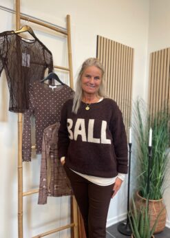 Brun Stacey Rib Logo Strik Fra Ball
