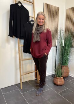 Marta Bordeaux Dagmar Strik Og Brun Nanni Buks Fra Freequent