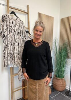Marta Celina Strik I Sort Og CC Heart Sort Meshbluse Med Prikker