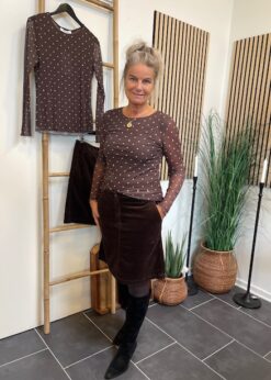 Roselyn Meshbluse Og Freequent Brun Nederdel
