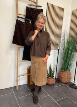 Shayla Nederdel Fra Part Two Og Brun Skjorte Fra AJ117 Project