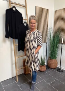 Vanting Kjole 9704 Creme Sort