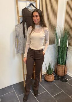 Freequent Brun Buks Og Offwhite Meshbluse Fra CC Heart