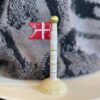 Lille Flag Creme Sand Grøn Stang Med Lysegul Fod Fra Speedtsberg