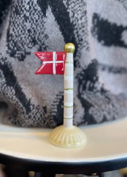 Lille Flag Creme Sand Grøn Stang Med Lysegul Fod Fra Speedtsberg