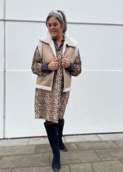 Marta Fake Rulams Vest Og Marta Therese Kjole