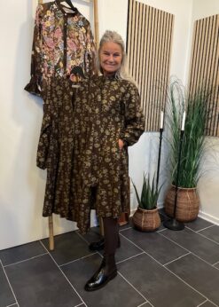 Marta Kjole I Brun Gold Print