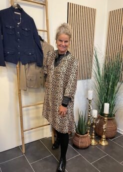 Marta Therese Kjole Og Billi Bi Støvle