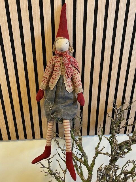 Nissepige Size 4 Med Strik Cardigan Fra Maileg