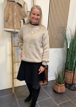 Sandfarvet Ida Strik Fra Coffee Beanies Og Part Two Nederdel