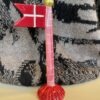 Stort Keramik Flag Rosa Stang Hvide Striber Og Rød Fod Fra Speedtsberg