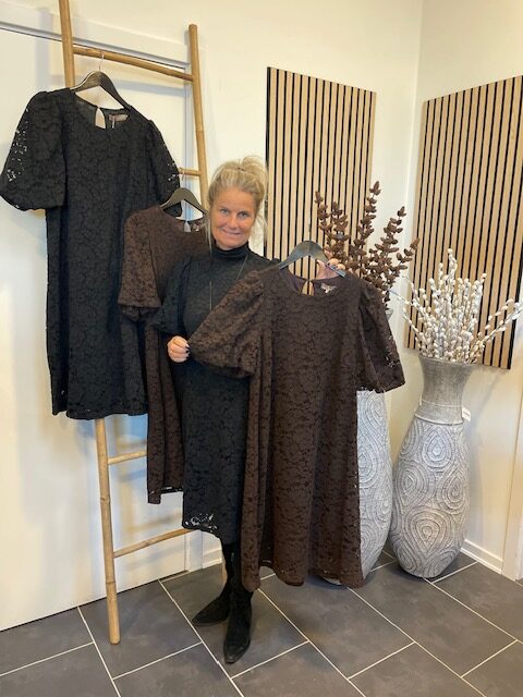 Brun Og Sort Marta Yuna Blondekjole