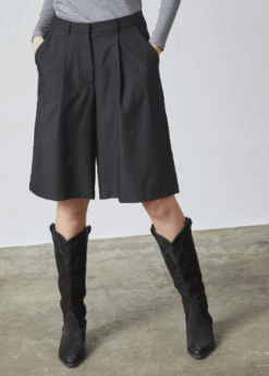 Love1297 Sorte City Shorts Fra Love & Divine