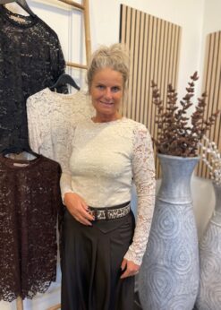 Marta Offwhite Blondebluse