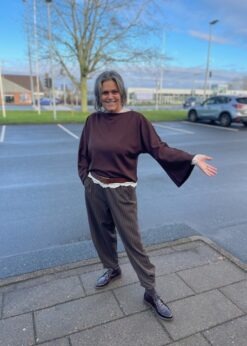 Marta Stribet Buks Og Lauren Bluse Fra Continue