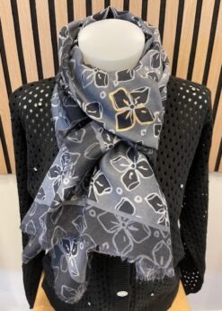 Three M Tørklæde Grå Sort Med Lidt Guld