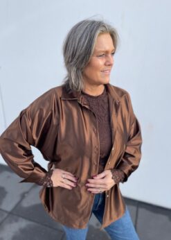 Brun Marta Blonde Bluse Og Brun Yara Marta Skjorte