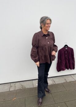 Brun Sanna Bluse Fra Continue Og Sort Pieszak Buks