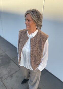 Capella Vest I Brun Fra Marta