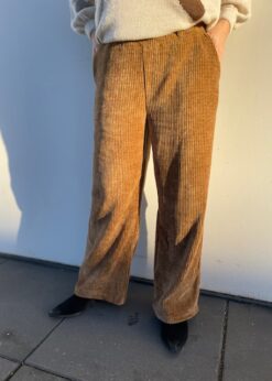 Cognac Farvet Faye Buks Fra Marta